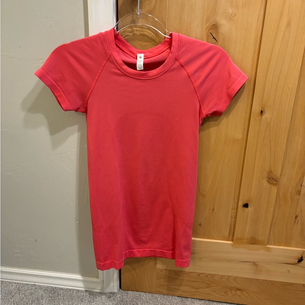 COPY - Lululemon swiftly tee 2.0 lipgloss